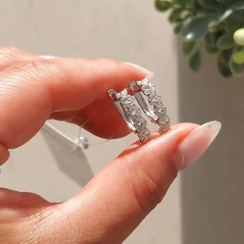 серьги — кадр из рилса 1
