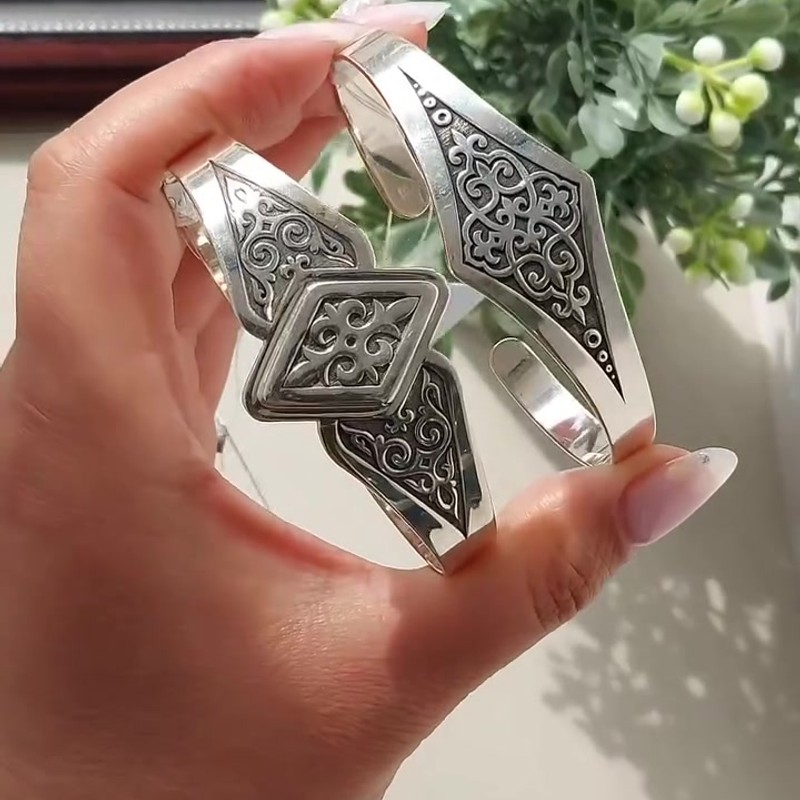 Серебряный браслет блезик 925 пробы с национальным орнаментом