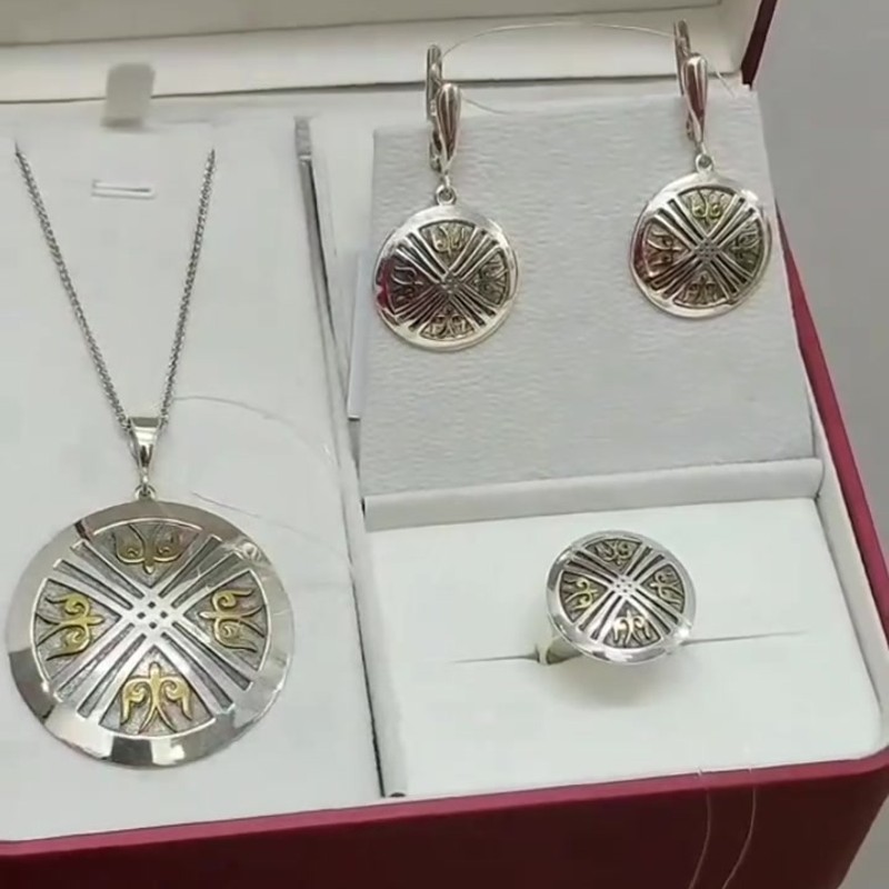 Серебряное кольцо 925 пробы с позолотой «Шанырак и Ласточка»