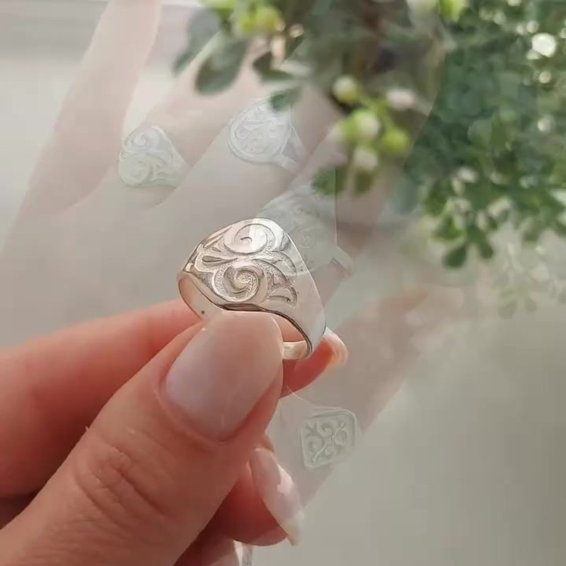 Серебряное кольцо-печатка 925 пробы с национальным орнаментом