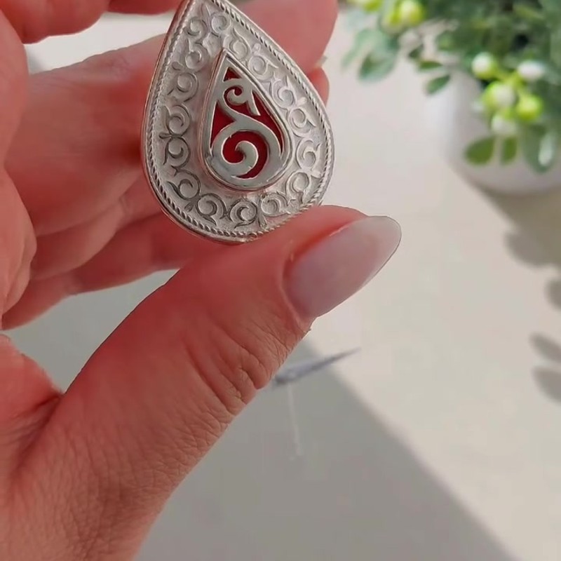 Серебряное кольцо Капля с красной эмалью 925 пробы