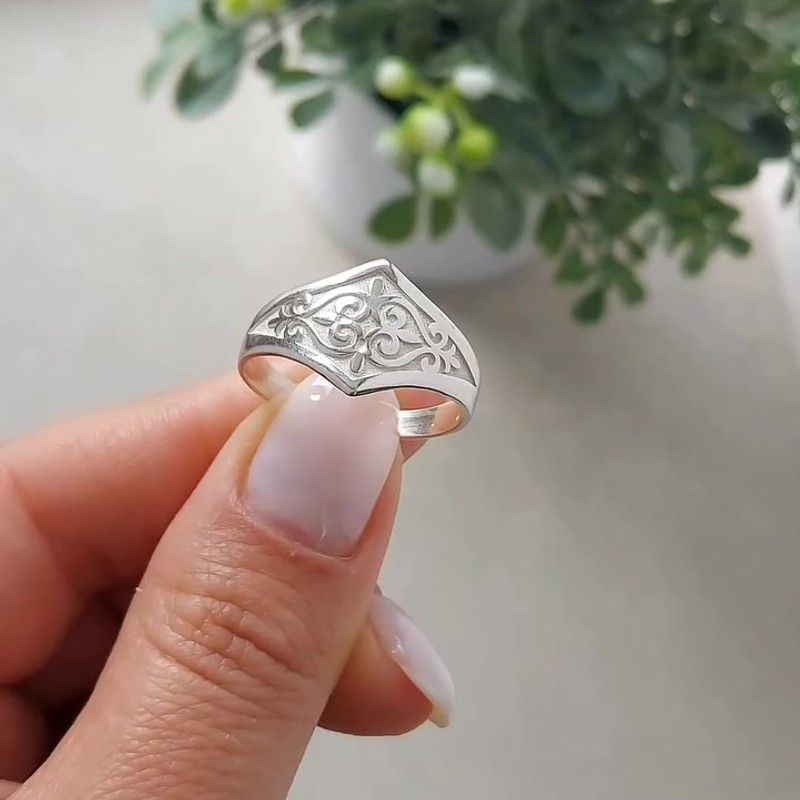 Серебряное кольцо 925 пробы с национальным орнаментом