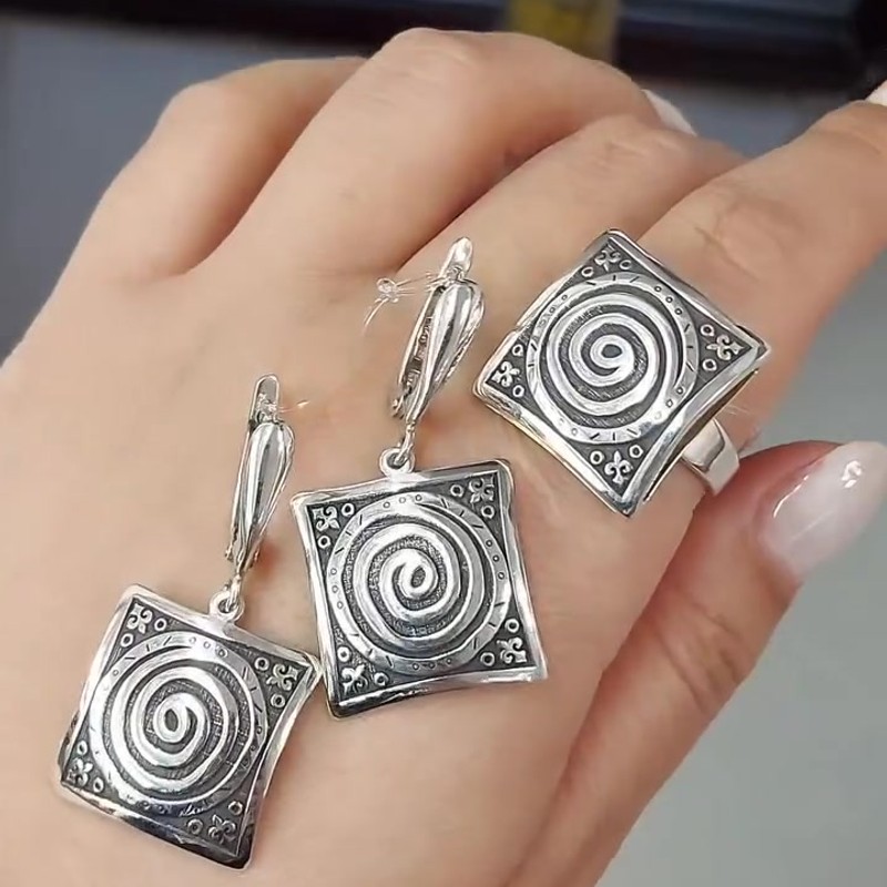Серебряная подвеска 925 пробы в этническом стиле Квадрат