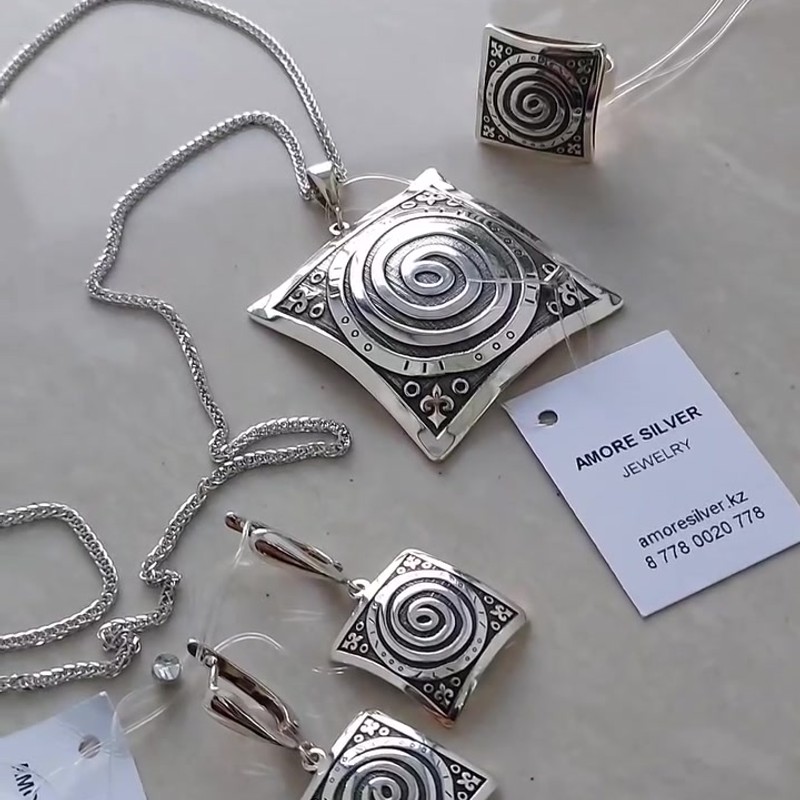 Серебряные серьги 925 пробы с национальным орнаментом и английским замком