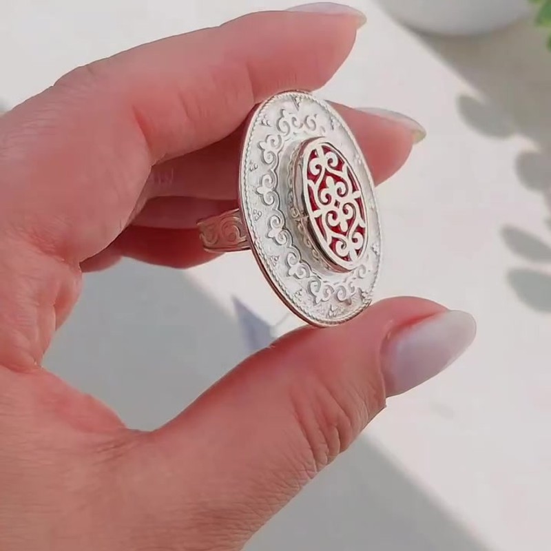 Серебряное кольцо 925 пробы с красной эмалью в этническом стиле