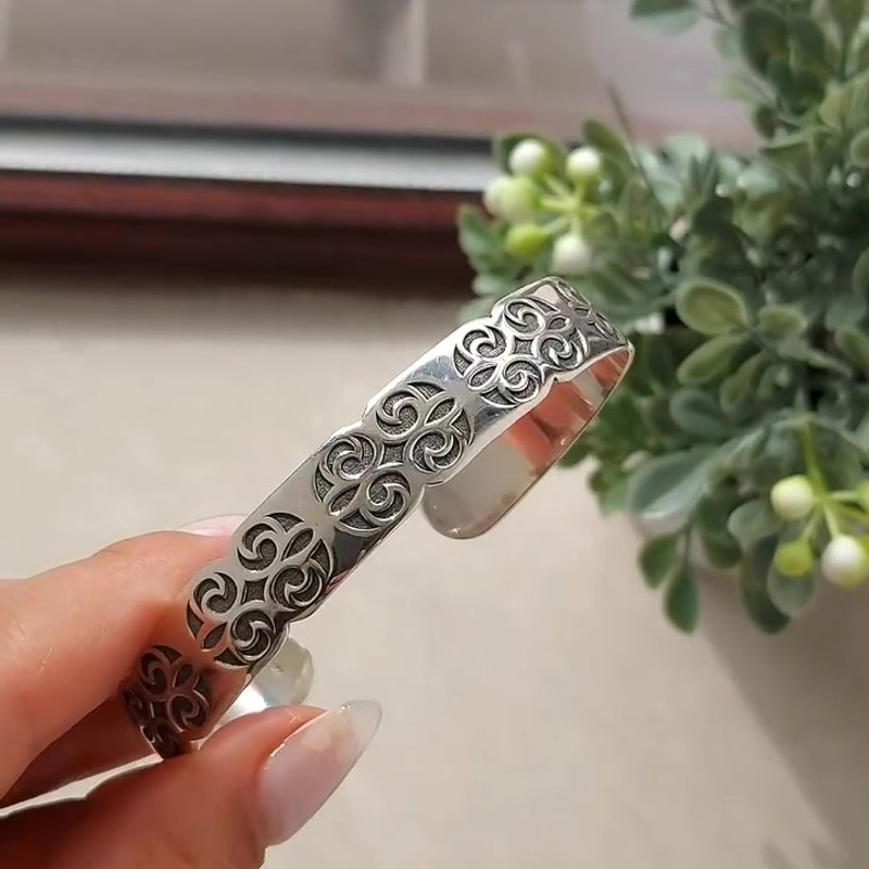 Серебряный жесткий браслет блезик 925 пробы с национальным орнаментом - Instagram Reel 