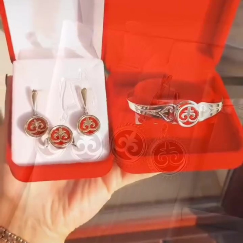 Серебряное кольцо 925 пробы с красной эмалью в национальном стиле из серебро