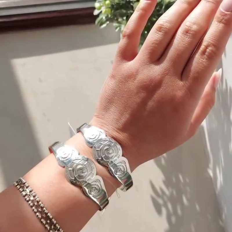 Серебряный жесткий браслет блезик 925 пробы с национальным орнаментом