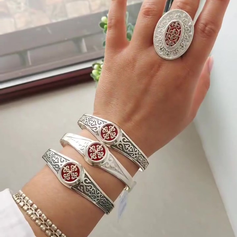 Серебряный браслет блезик 925 пробы с красной эмалью